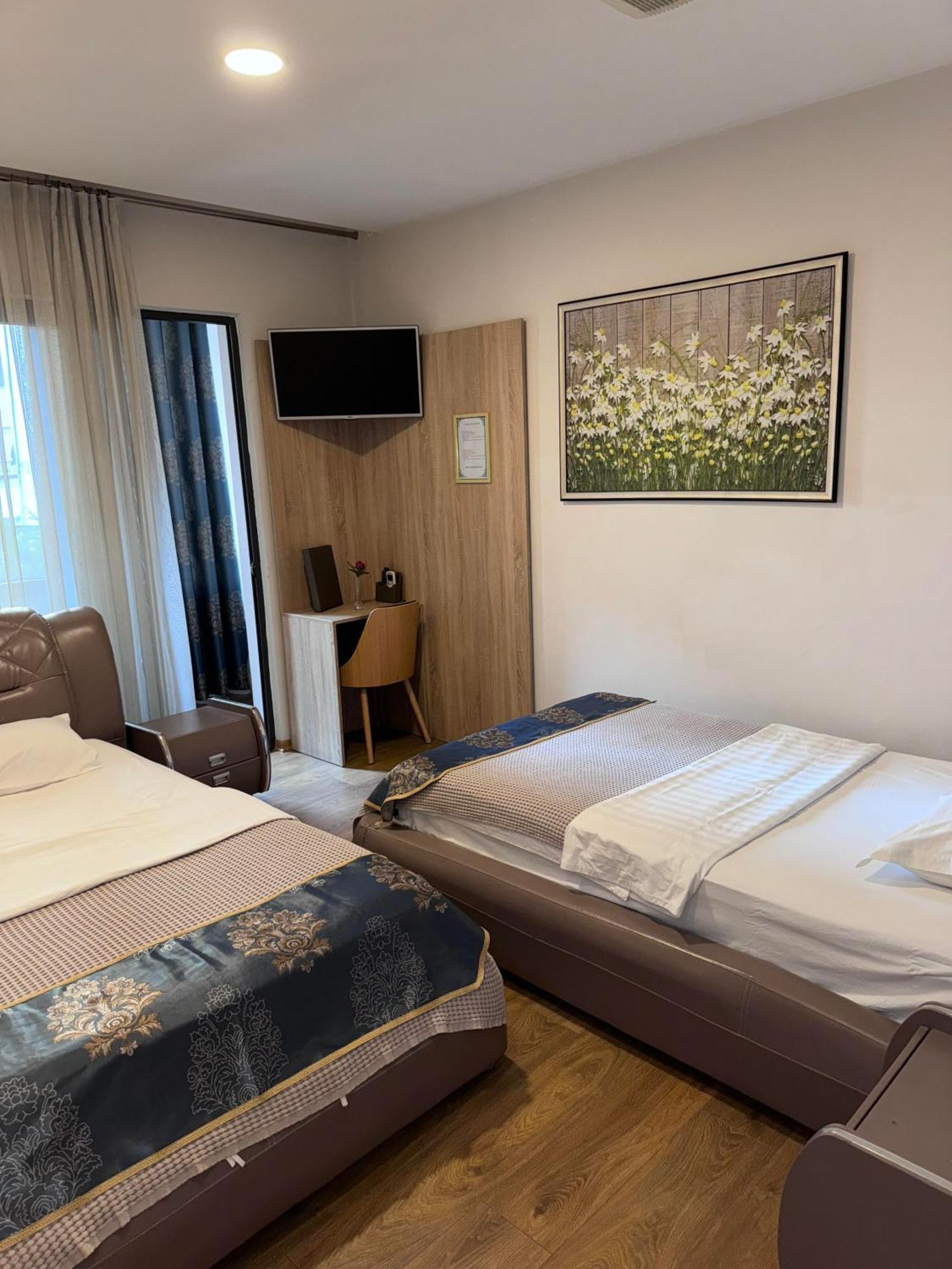Park Hotel Tirana Yzberishti Exterior foto